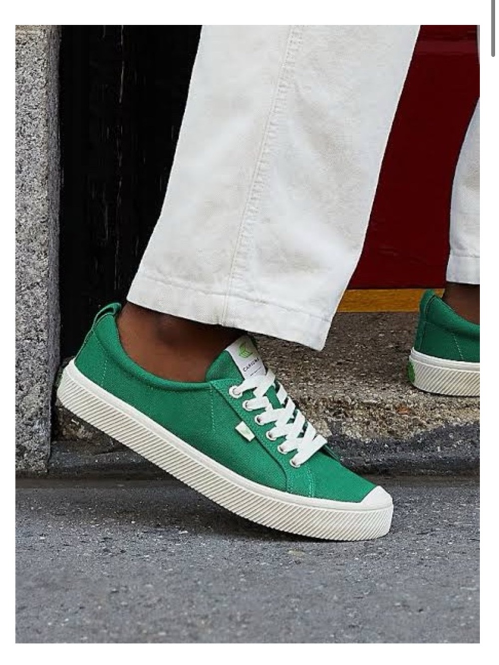 Cariuma Green Canvas Low-Top Sneakers
